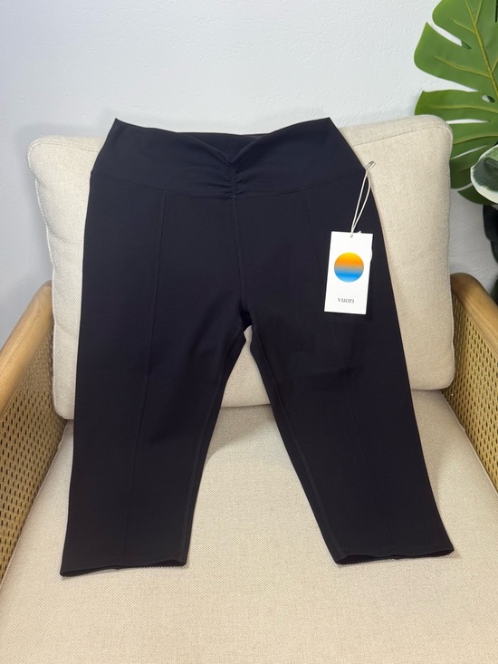Vuori Pants - NWT Vuori AllTheFeels Shirred Crop Capri Size medium